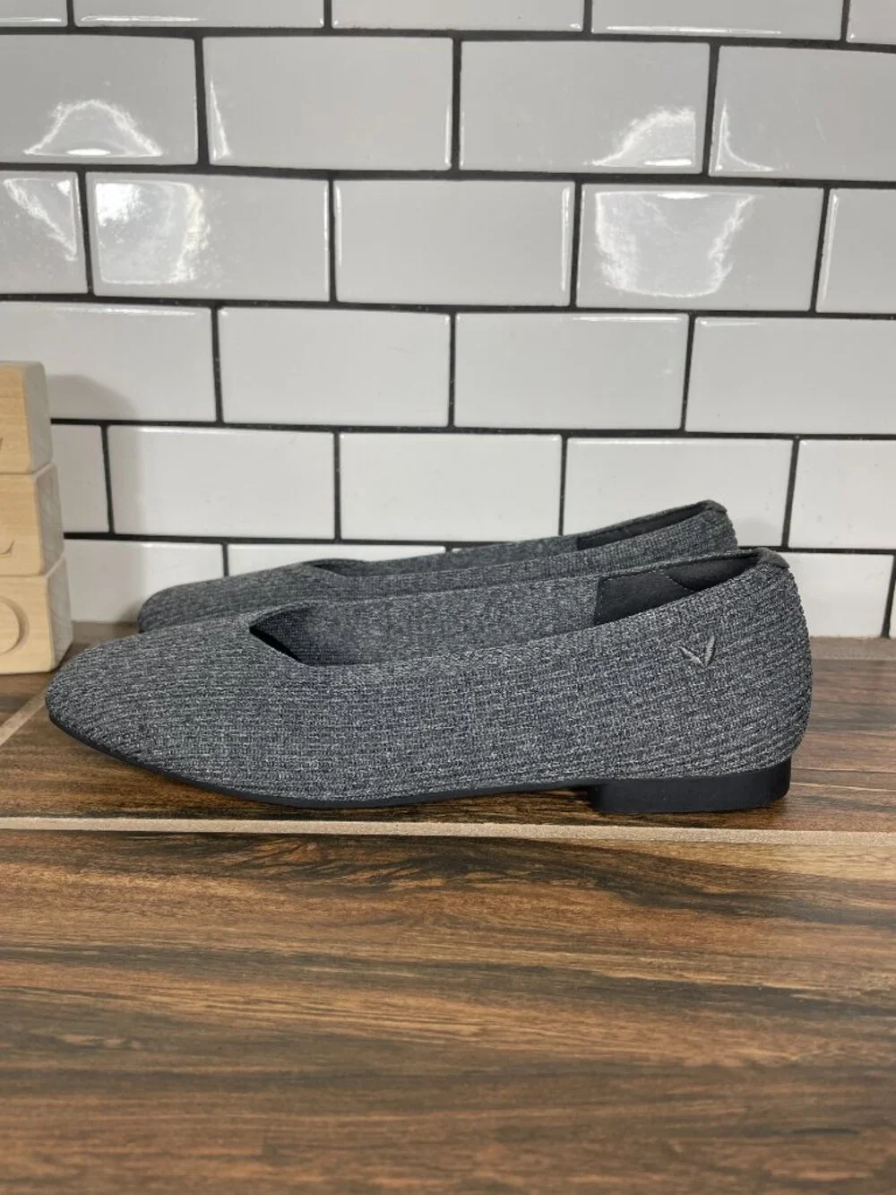 Vivaia Margot 2.0 Shoes Womens Size EU 35.5 Gray Square Toe V Cut Comfort Flat